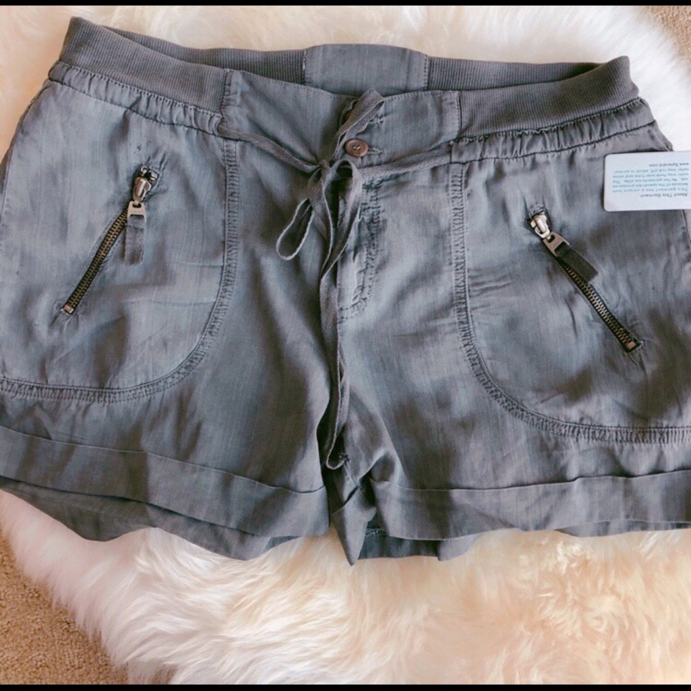 Splendid cute shorts zipper details❤️